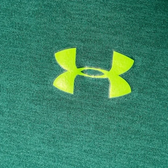 Under Armour Heat Gear shirt 2X. Green. Shirt sleeve. Great condition. - Picture 2 of 5